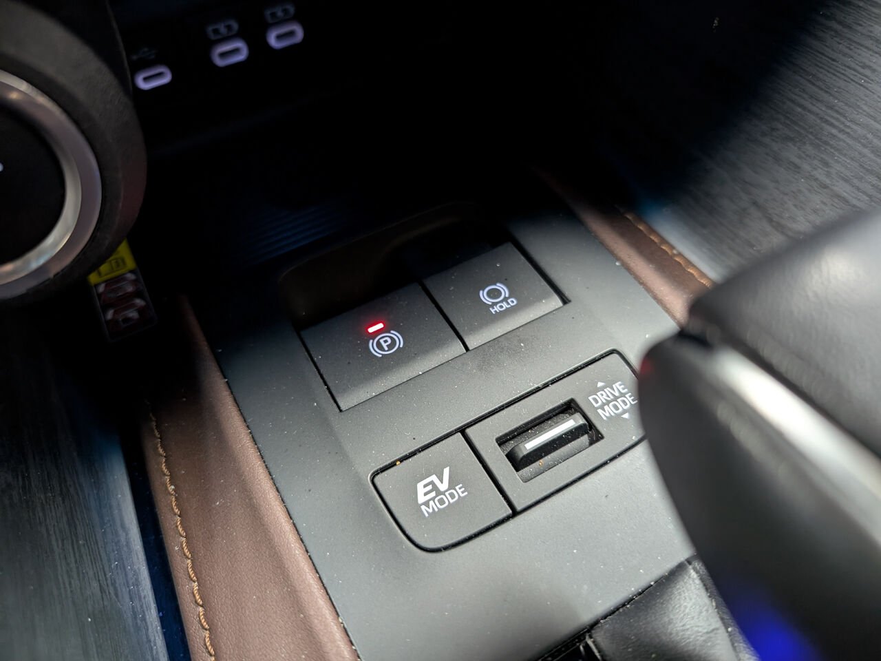 Toyota Venza Hybride LIMITED/AWD/SIÈGES CHAUFFANTS/TOIT PANORAMIQUE FIXE/VOLANT CHAUFFANT/BLUETOOTH/AC BIZONE 2023 Noir céleste Sherbrooke - photo #20