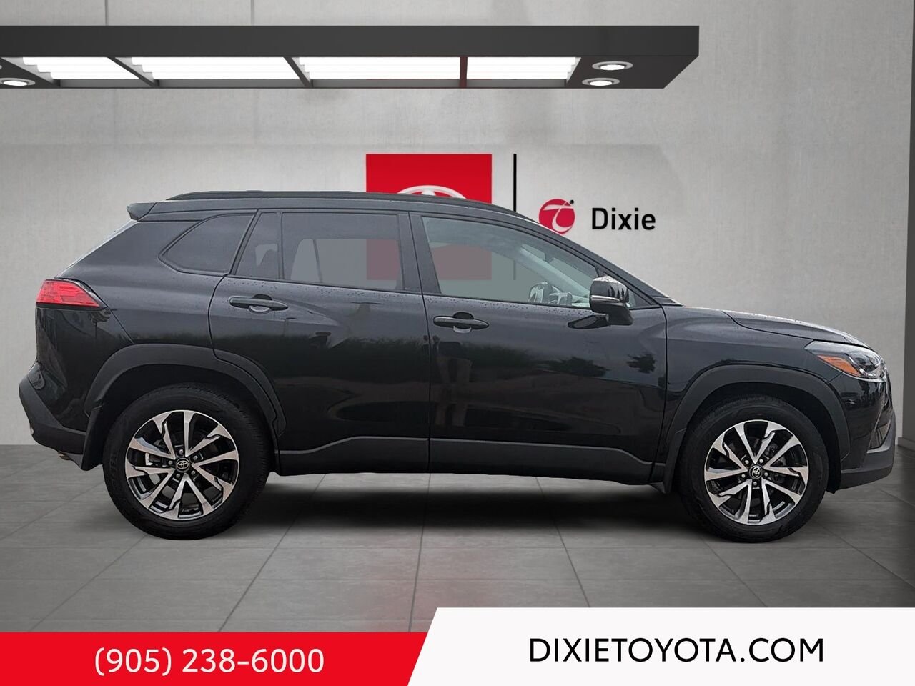 2024 Toyota Corolla Cross LE PREMIUM AWD / CLEAN CARFAX / HEATD SEATS / MOONROOF / ALLOY WHEELS / CARPLAY AND ANDROID AUTO Black Mississauga - photo #2