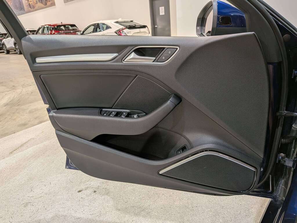 Audi S3 Sedan 2.0 TFSI quattro Technik S tronic 2018 Bleu Val-David - photo #33