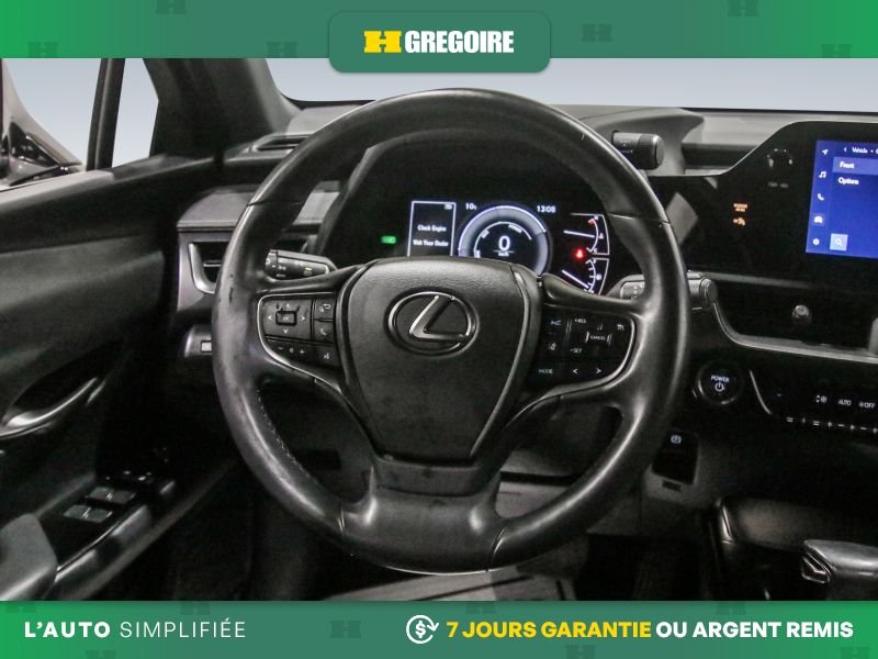 2024 Lexus UX White Saint-Eustache - photo #19