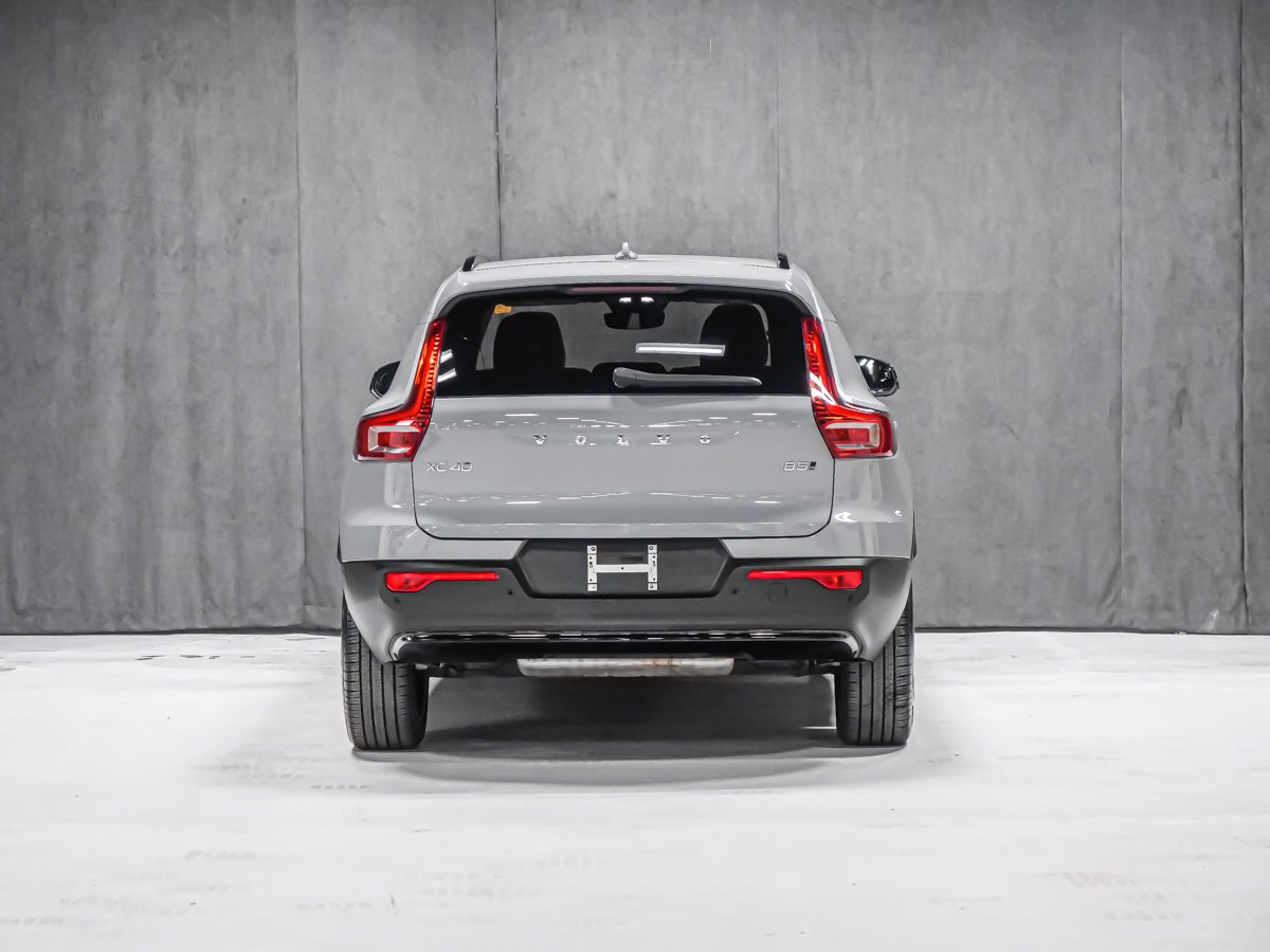 Volvo XC40 B5 ULTRA DARK 2026 Gris Montréal - photo #4