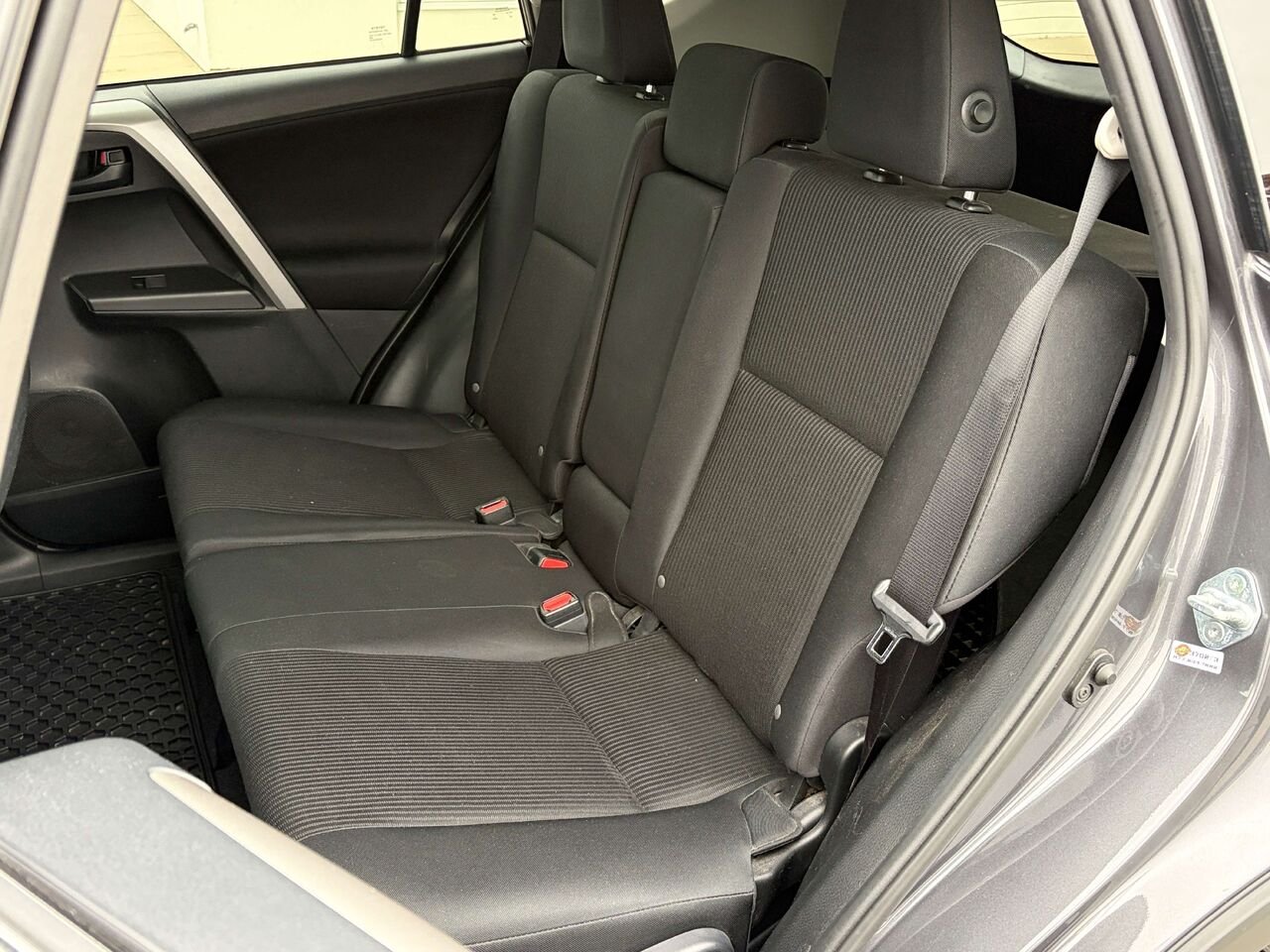 2017 Toyota RAV4 LE Grey Gatineau - photo #15