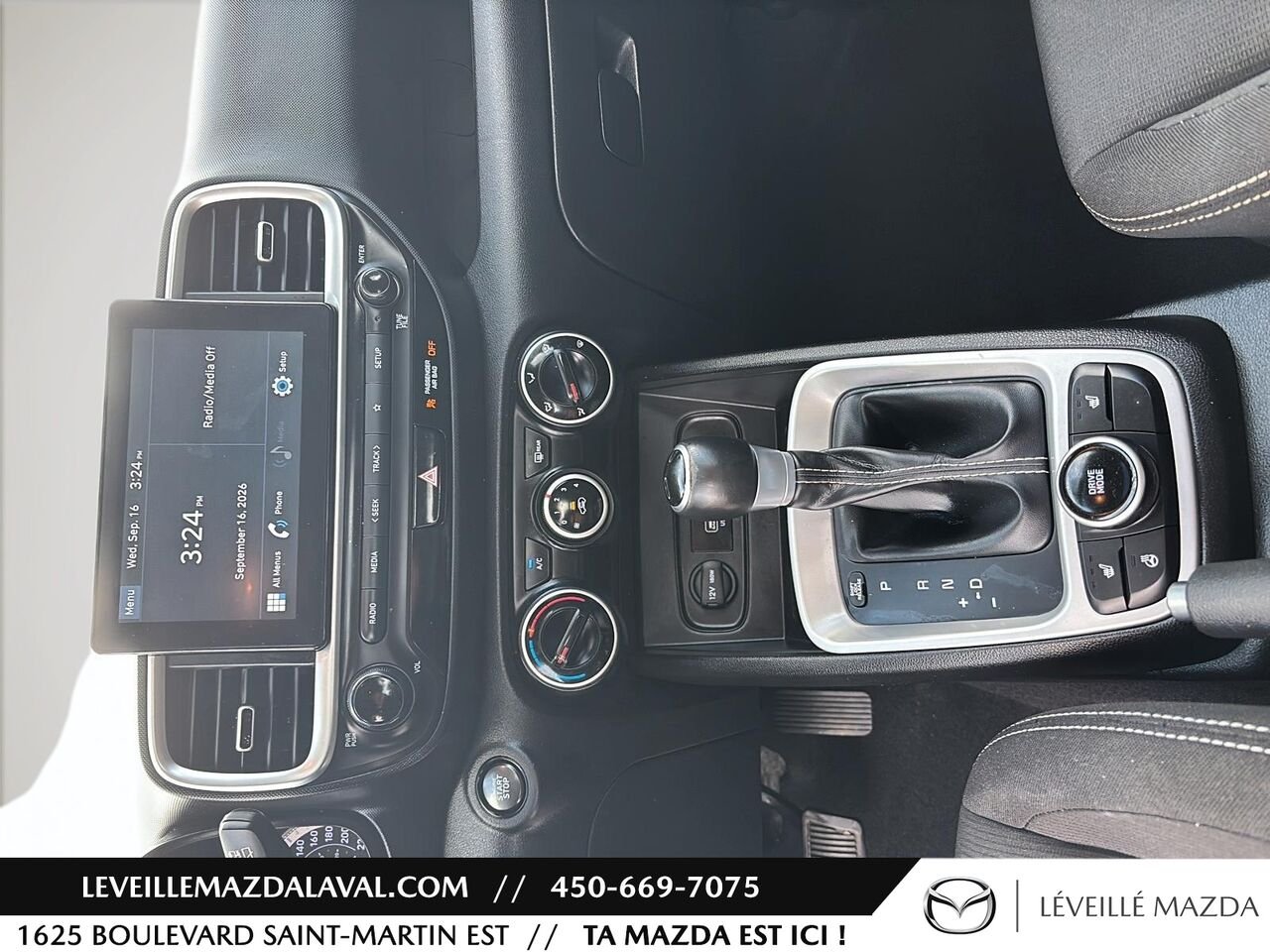 2020 Hyundai Venue Trend IVT Black Laval - photo #12