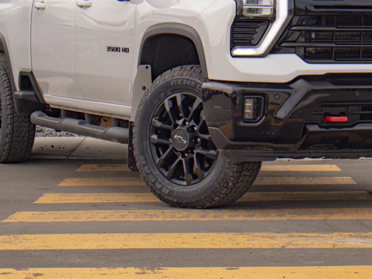 2025 Chevrolet Silverado 3500HD 4WD Crew Cab 159 LT White Sherwood Park - photo #5