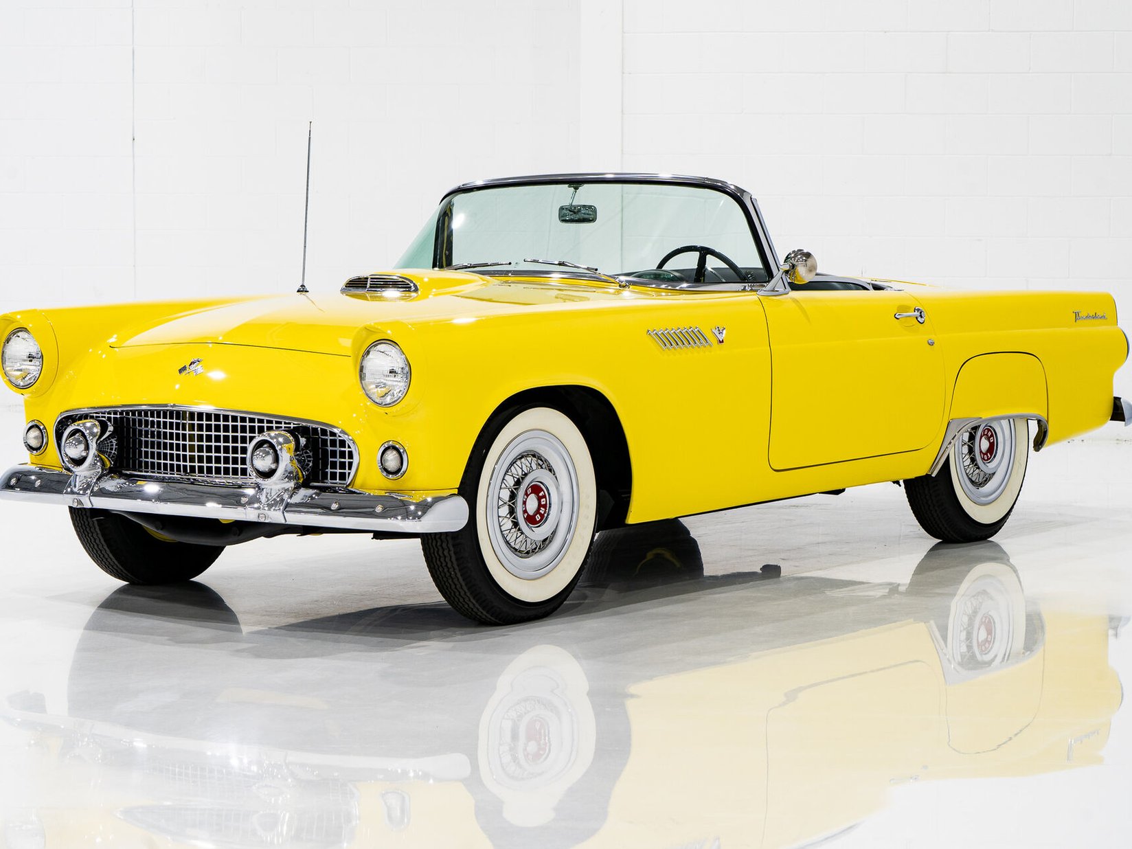 Ford Thunderbird **PRICE IN USD** Fully restored 1955 Montréal - photo #0