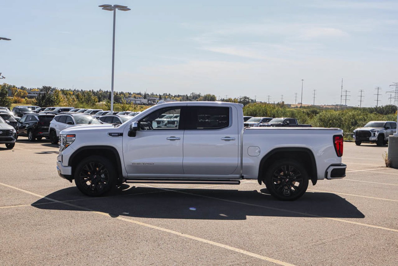 2025 GMC Sierra 1500 4WD Crew Cab 147 Denali White Sherwood Park - photo #4