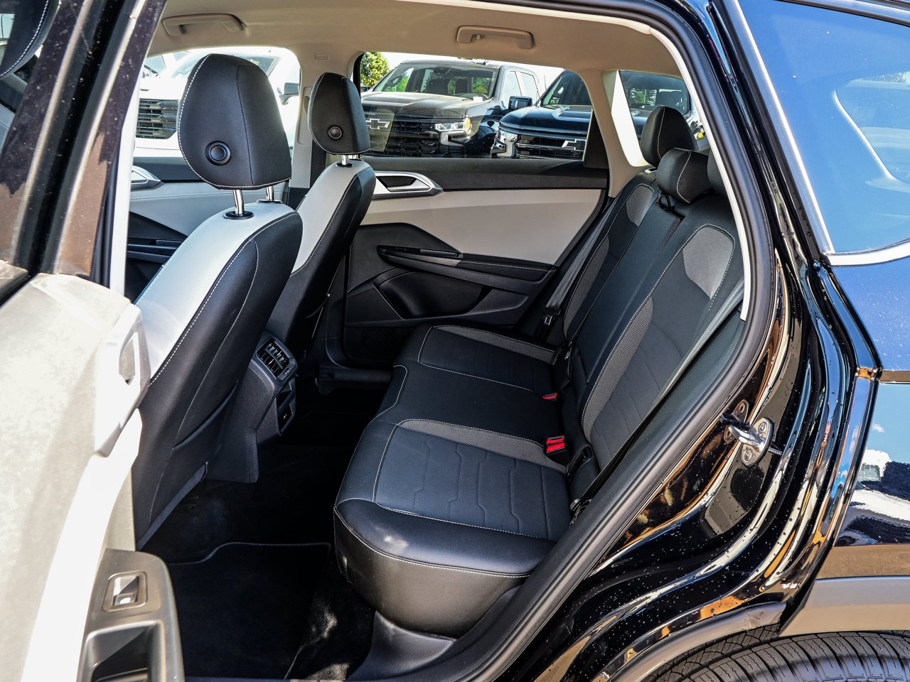 2025 Volkswagen Taos Comfortline 4MOTION Black Sherwood Park - photo #30