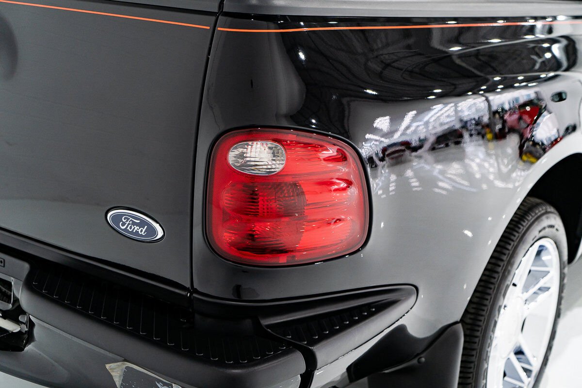 Ford F-150 Harley Davidson Edition In Delivery Packaging 2000 Noir Montréal - photo #60