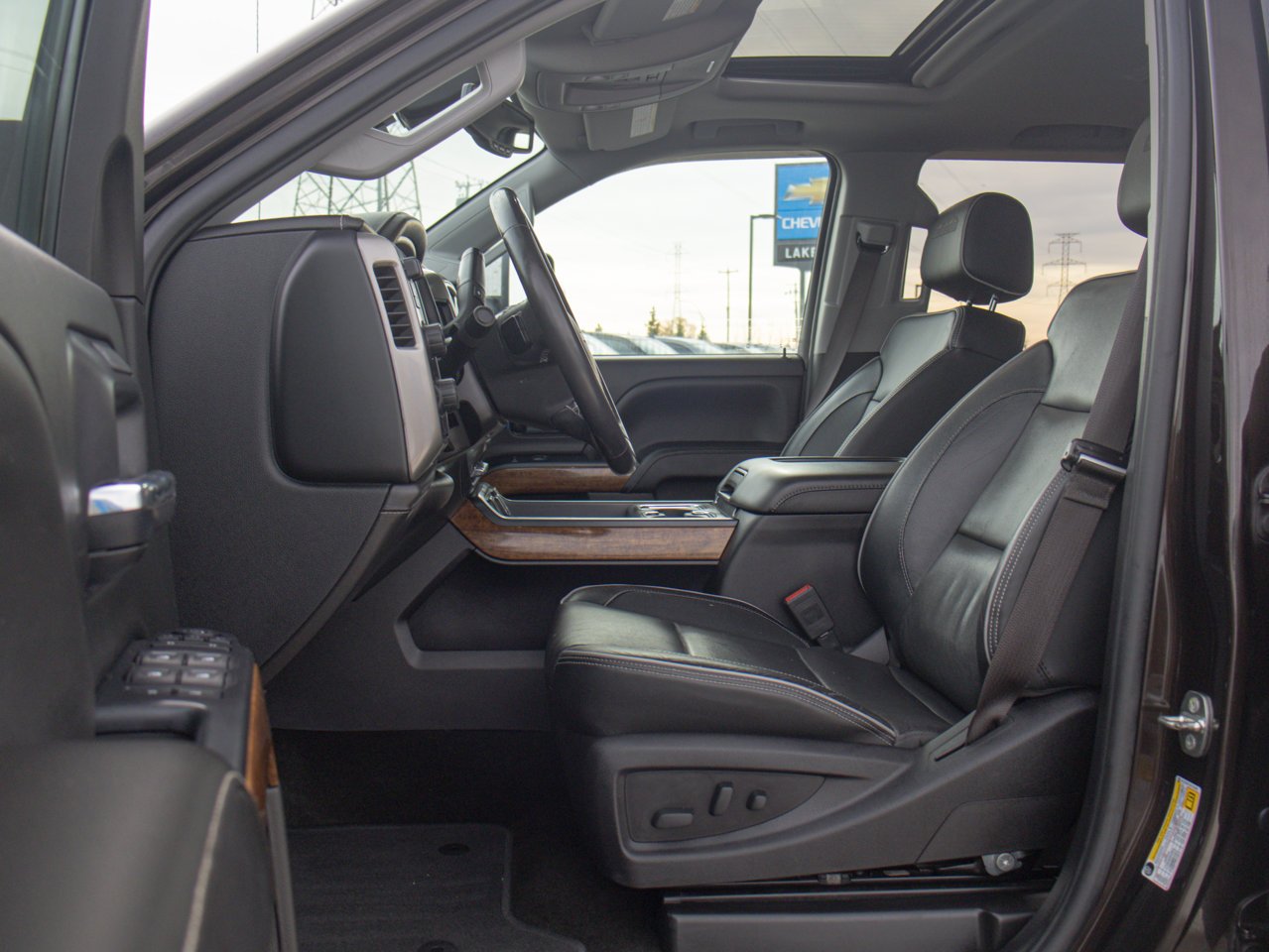 2018 Chevrolet Silverado 2500HD 4WD Crew Cab 153 High Country Havana Metallic Sherwood Park - photo #17