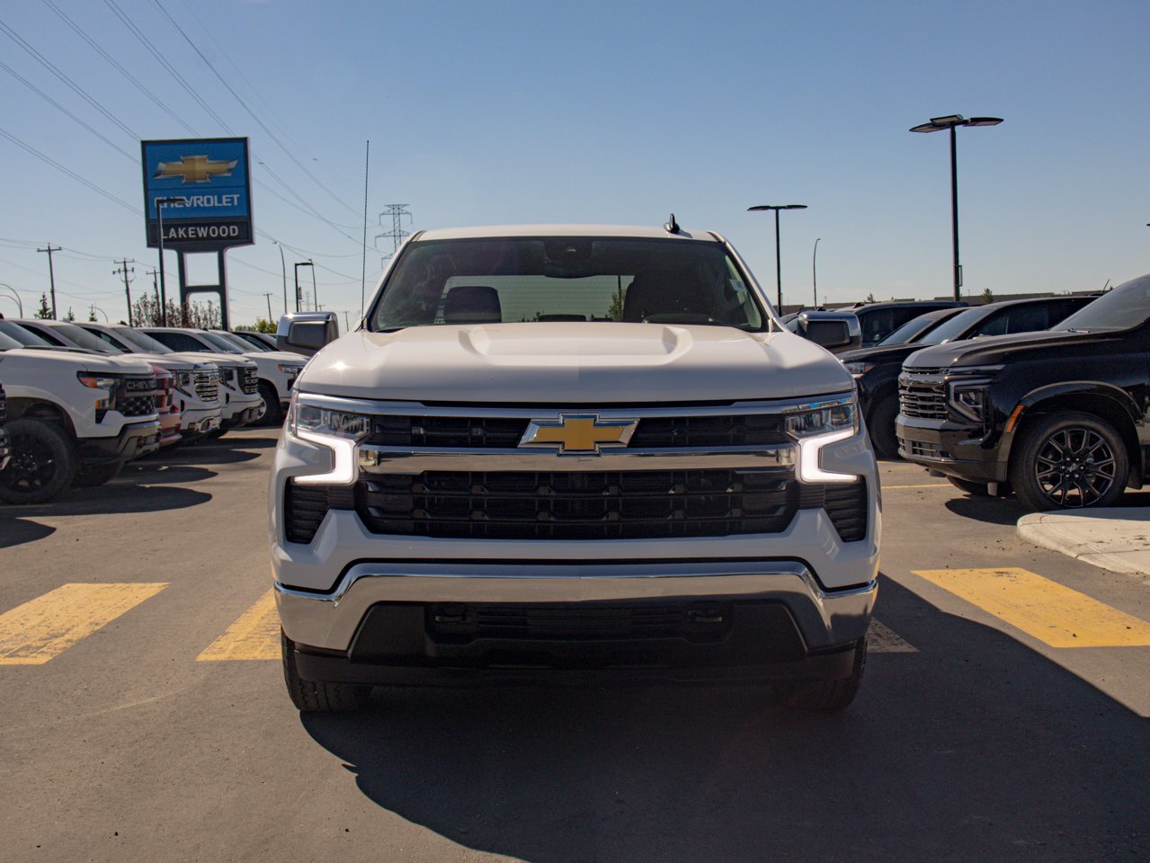 2025 Chevrolet Silverado 1500 4WD Crew Cab 147 LT White Sherwood Park - photo #2