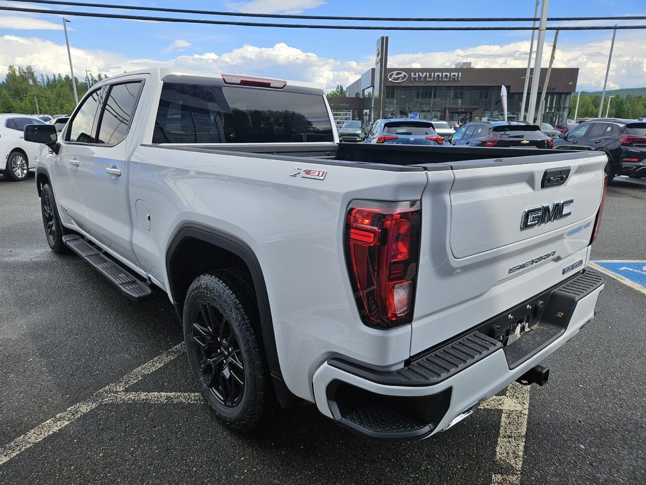 GMC Sierra 1500 Elevation cabine multiplace 4RM 157 po 2026 Blanc sommet Thetford Mines - photo #4
