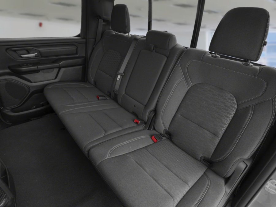 2026 RAM 1500 Express cabine d'équipe 4x4 caisse de 6 pi 4 po Bright White
