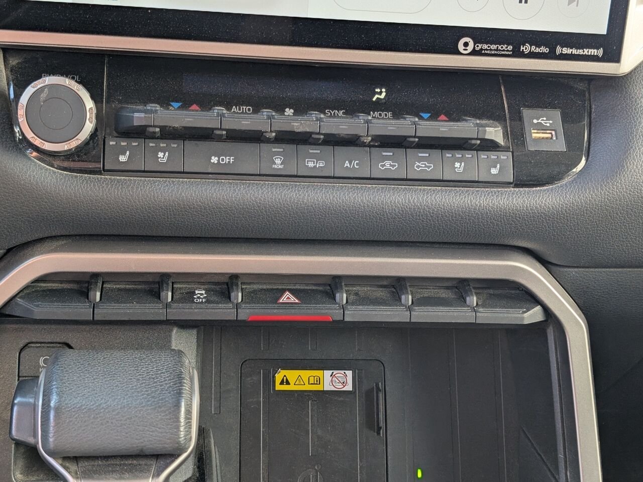 Toyota Tundra LIMITED/AWD/SIÈGES CHAUFFANTS ET VENTILLÉS/TOIT PANORAMIQUE OUVRANT/VOLANT CHAUFFANT/BLUETOOTH/AC 2023 Rouge Sherbrooke - photo #10