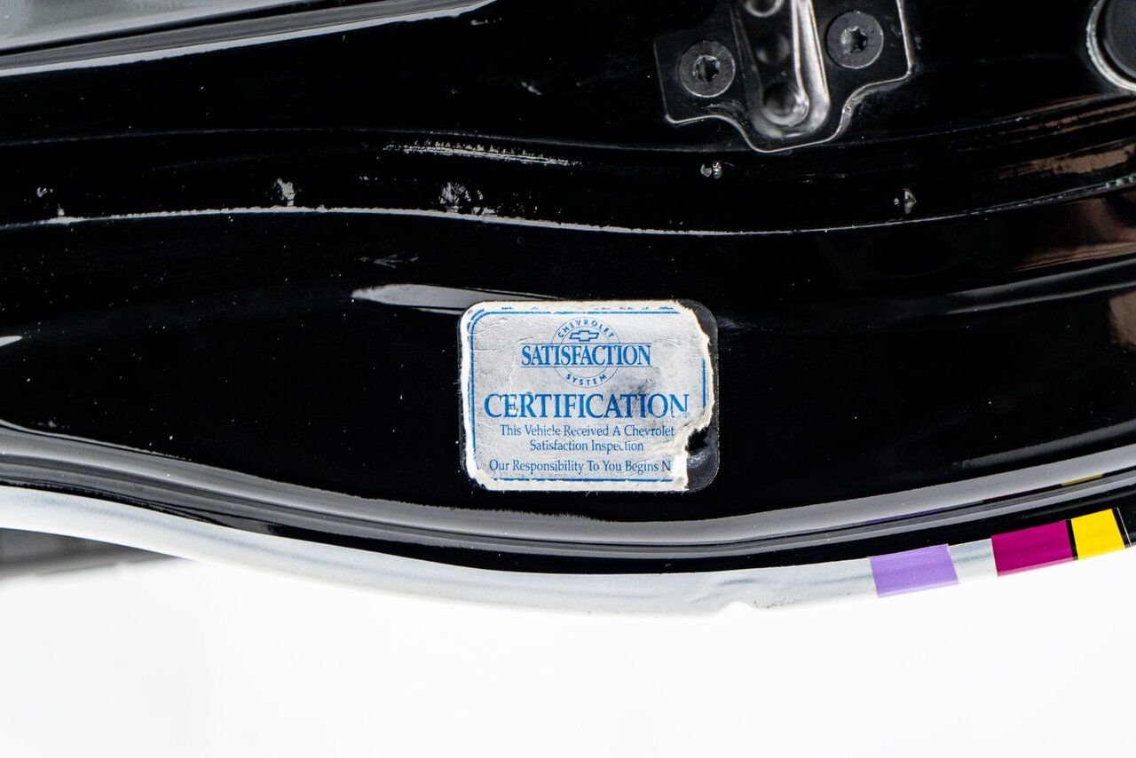 Chevrolet CAMARO Z28 PRIX EN USD | Pace Car with only 957km (595mi) with original window sticker 1993 Noir Montréal - photo #66