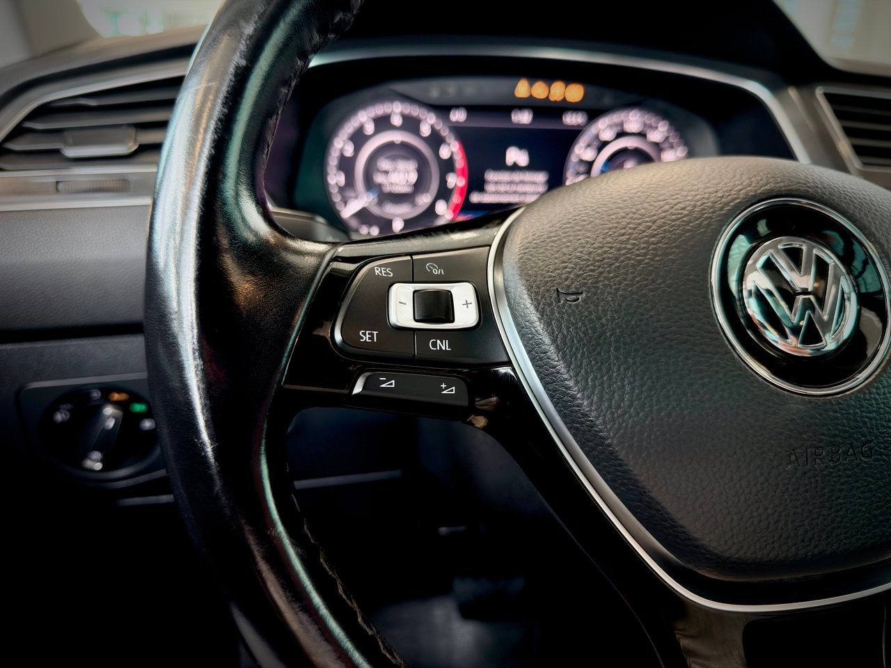 2018 Volkswagen Tiguan Black Notre-Dame-des-Prairies - photo #21
