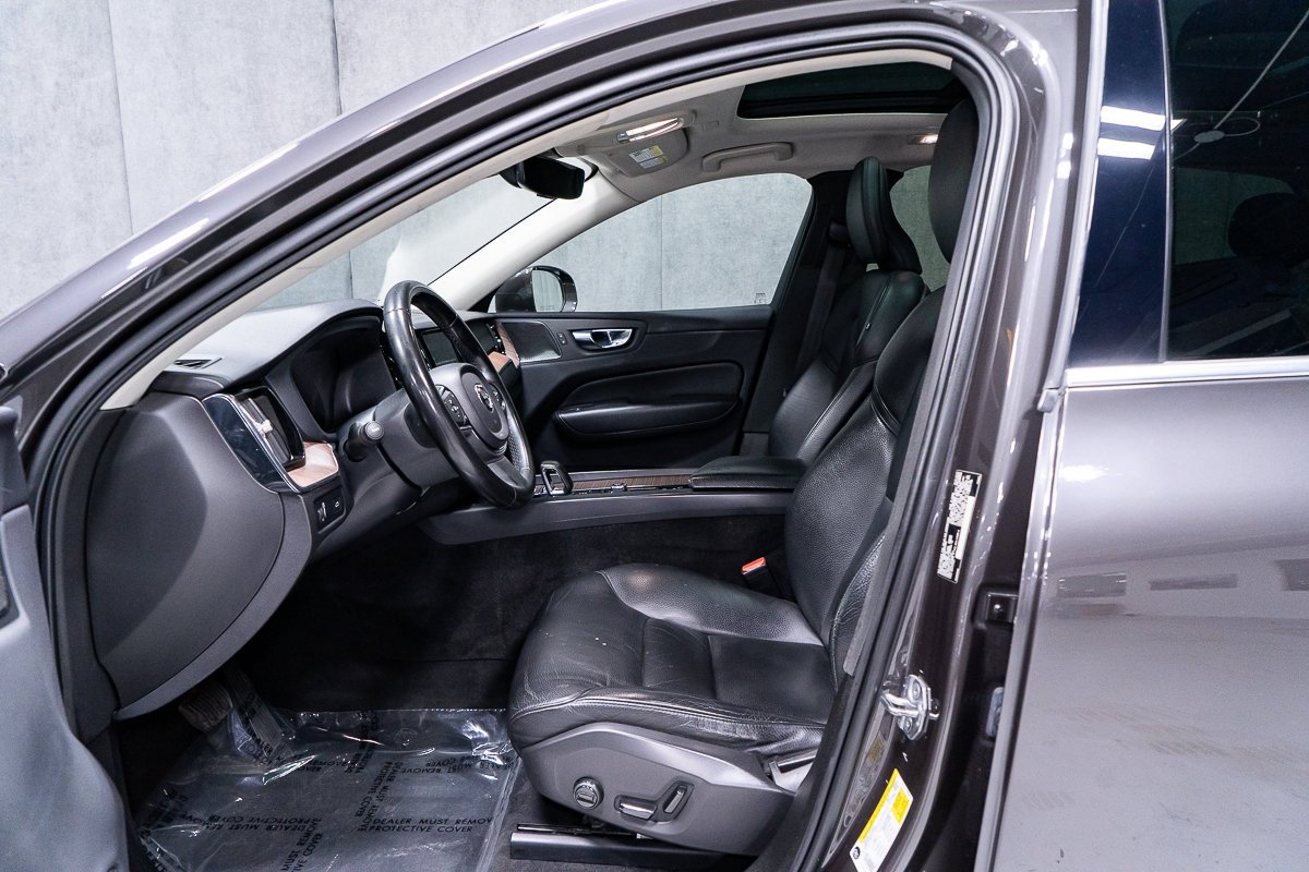 2022 Volvo XC60 B6 MOMENTUM PREMIUM CLIMAT HARMAN KARDON Grey Montreal - photo #16