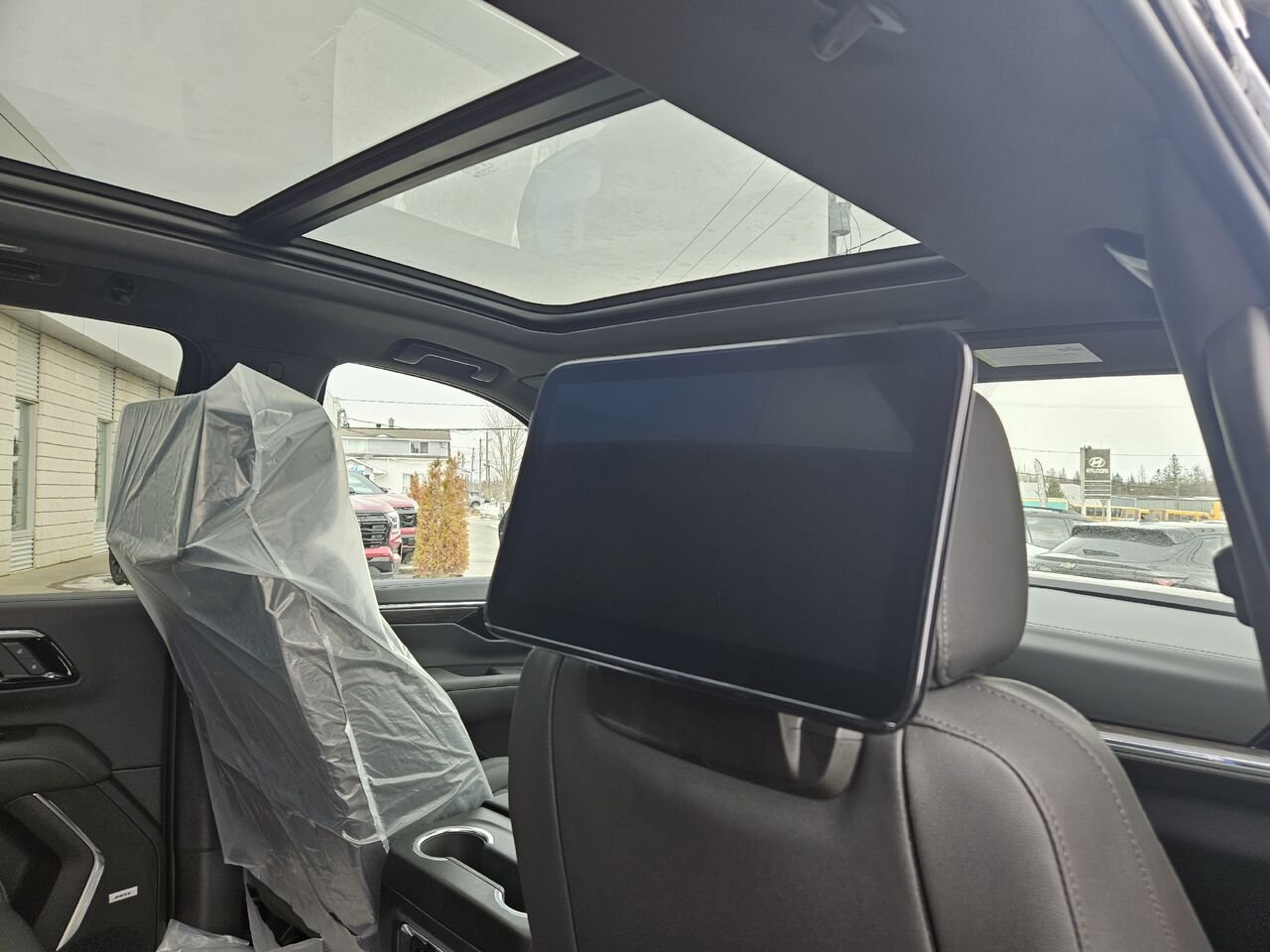 Chevrolet Suburban Z71 4 portes 4RM 2027 Noir Thetford Mines - photo #16
