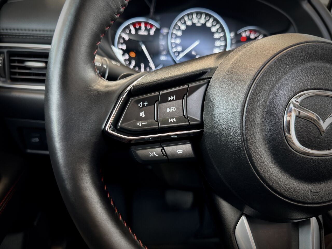 2023 Mazda CX-5 Grey Notre-Dame-des-Prairies - photo #22