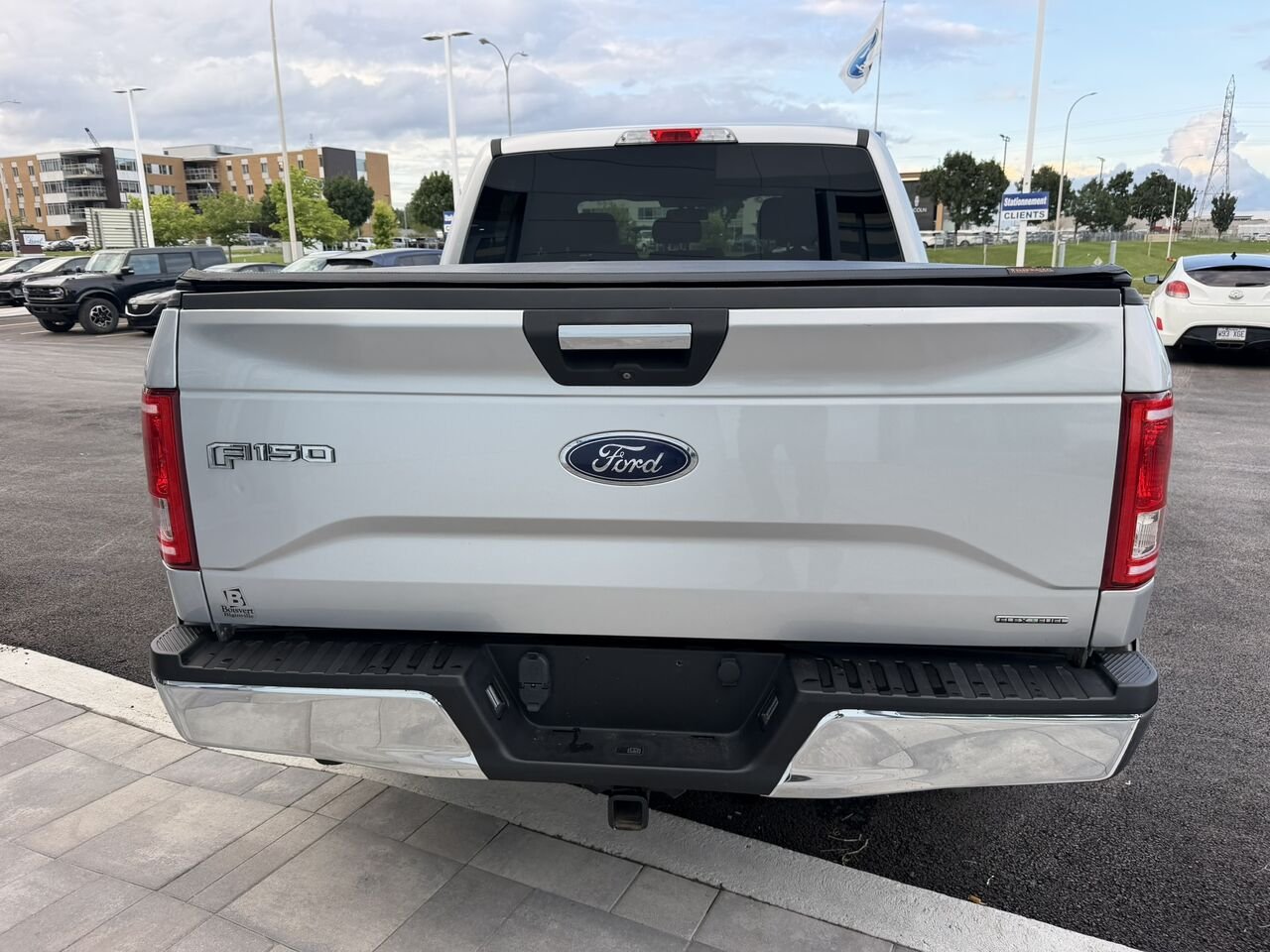 2015 Ford F-150 SUPER CREW XLT V8 5.0L **IMPECCABLE** Silver Laval - photo #12