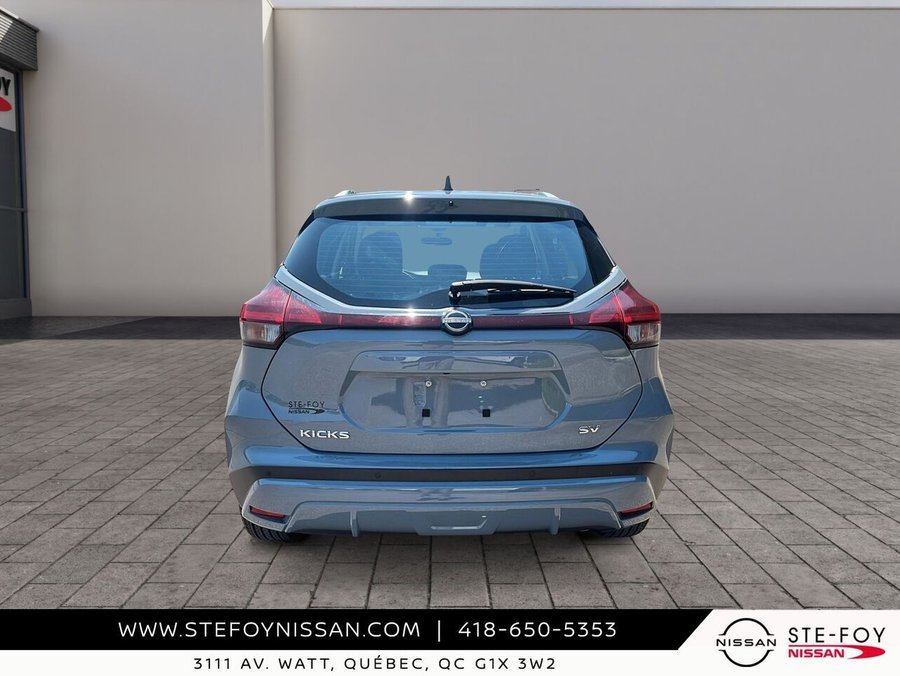 Nissan Kicks SV TA S6749 2024 Gris