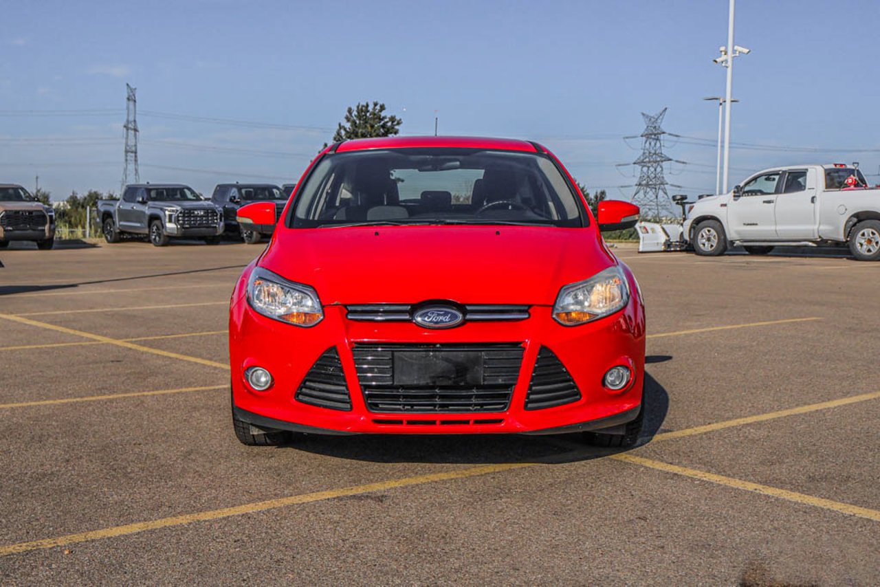 2012 Ford Focus 5dr HB SEL Red Sherwood Park - photo #2