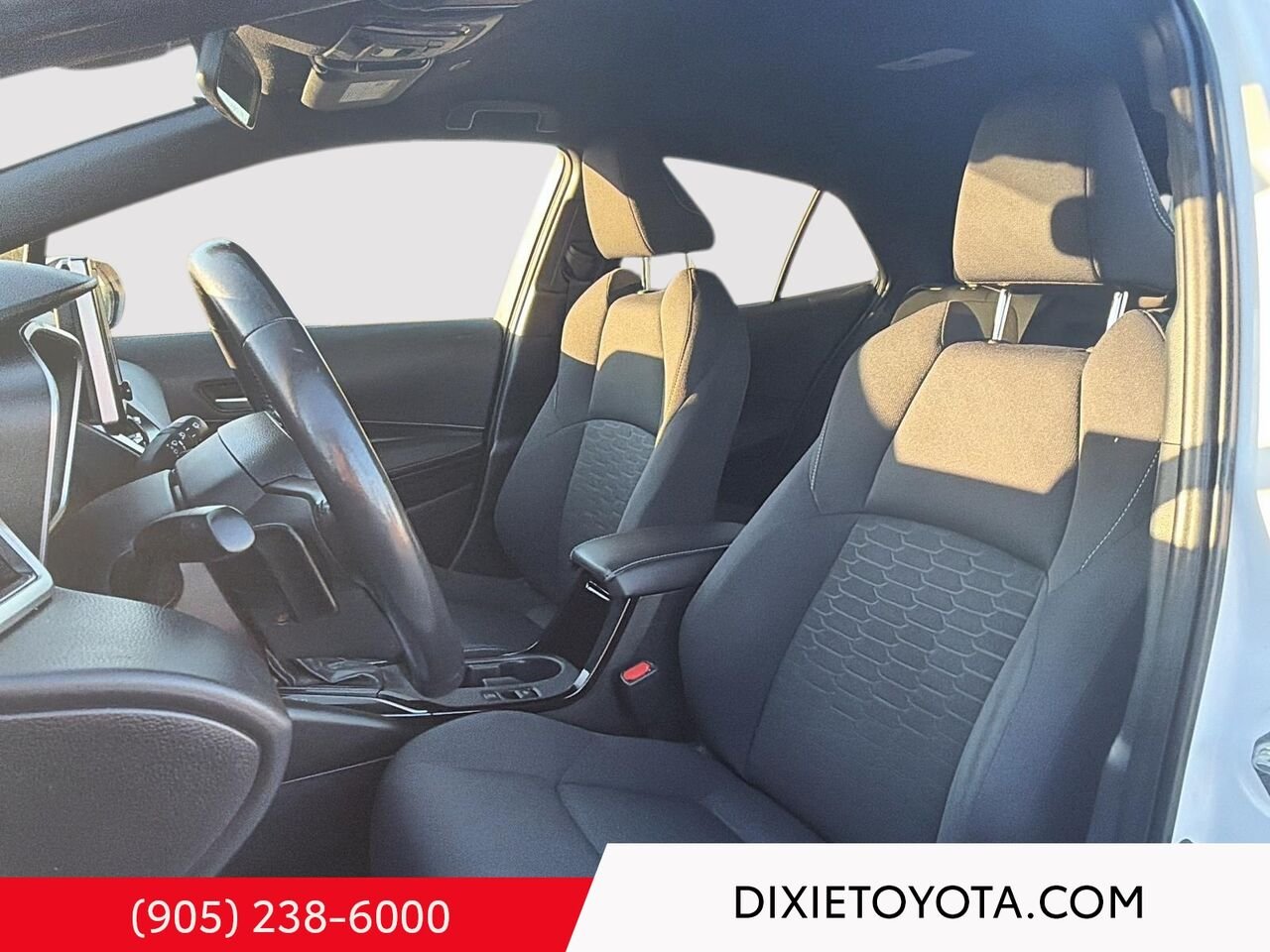 2023 Toyota Corolla Hatchback SE UPGRADE / HEATED SEATS / ALLOY WHEELS / CARPLAY AND ANDROID AUTO White Mississauga - photo #8