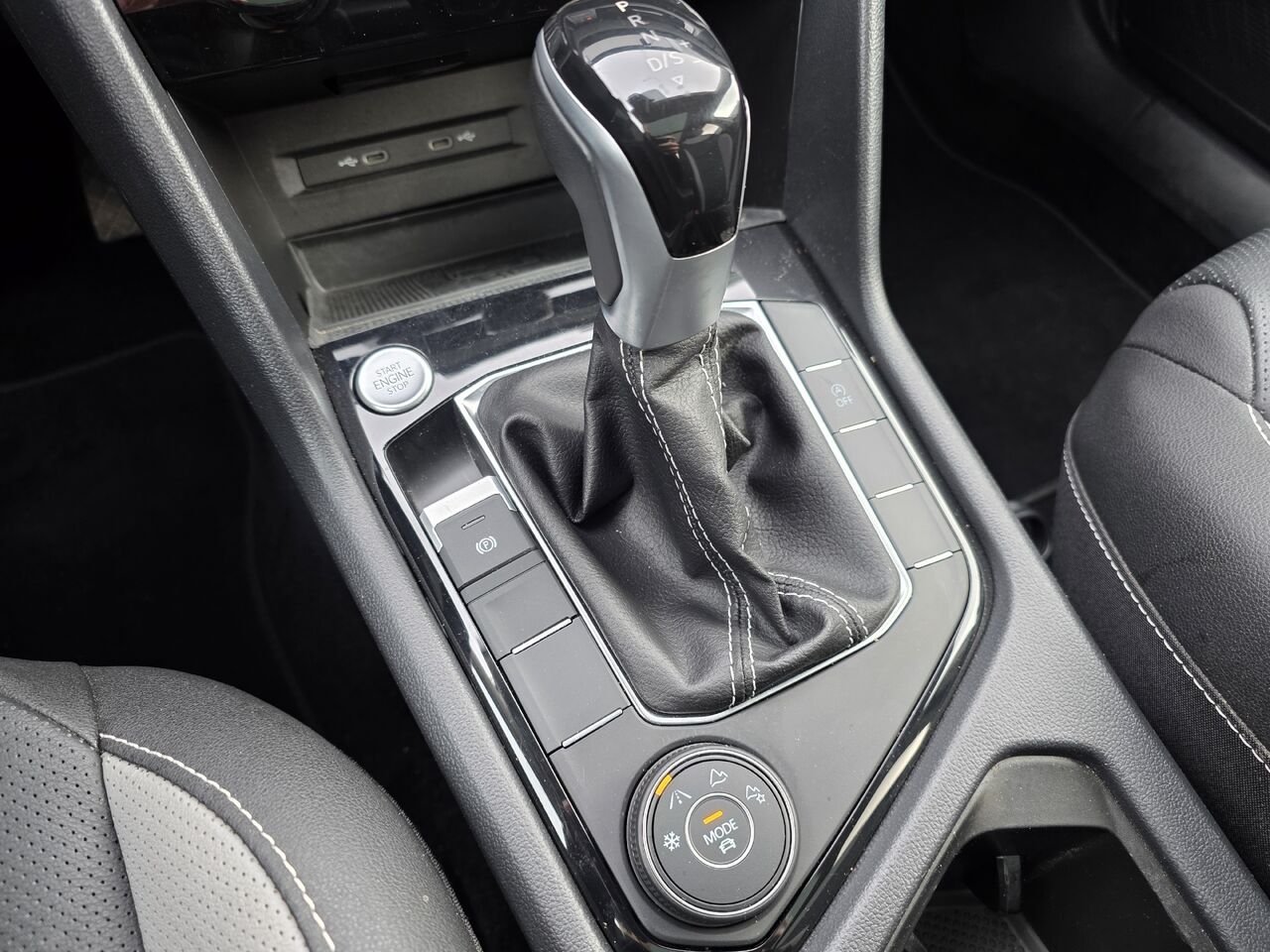 Volkswagen Taos Highline 4Motion 2024 Gris Mont-Laurier - photo #31
