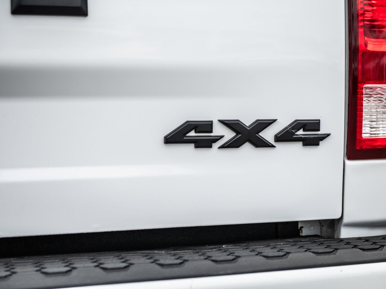 2020 Ram 1500 CLASSIC EXPRESS SUPER CREW 4X4 5.7 HEMI MAGS White Sainte-Julienne - photo #5