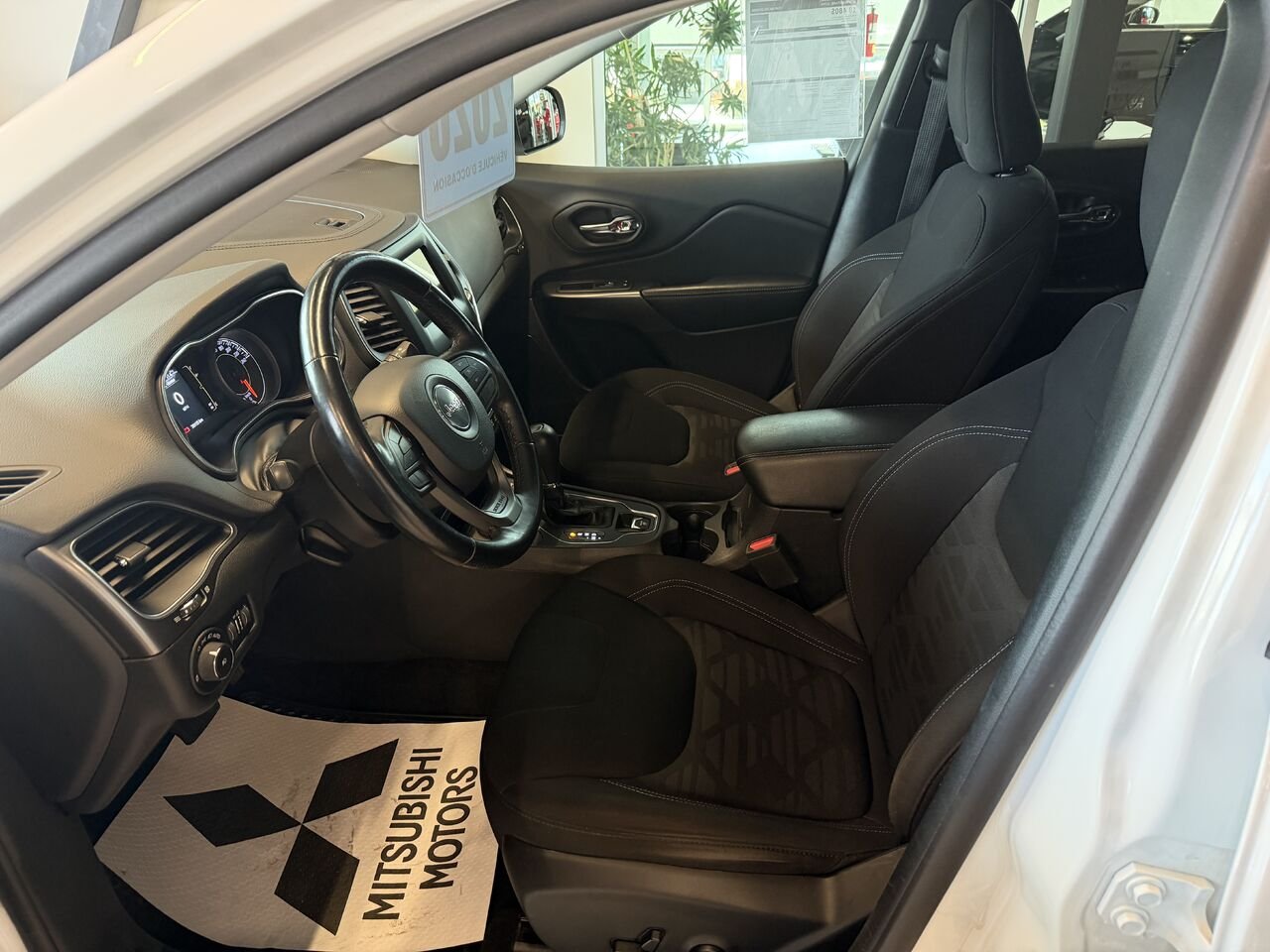 2020 Jeep Cherokee White Saint-Eustache - photo #10
