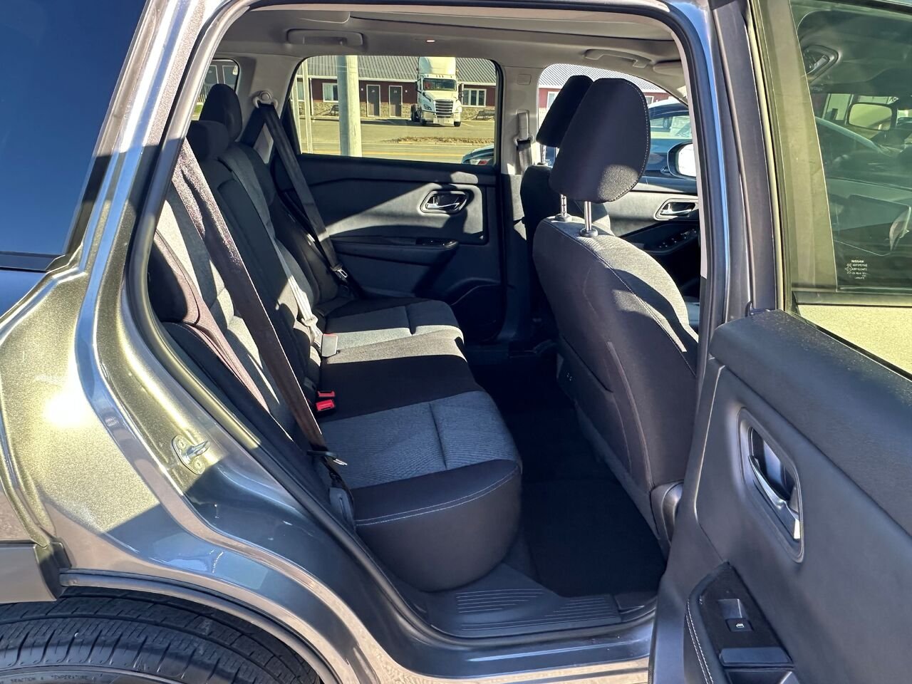 2025 Nissan Rogue SV TI avec ensemble toit ouvrant gray Matane - photo #13