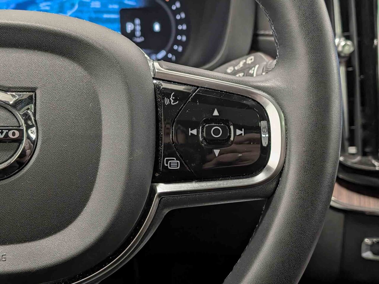 2023 VOLVO XC60 Ultimate Bright Theme AWD Toit Pano Sièges Chauffants Grey Sherbrooke - photo #19