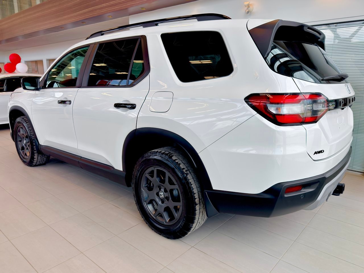 2023 Honda Pilot White Notre-Dame-des-Prairies - photo #9