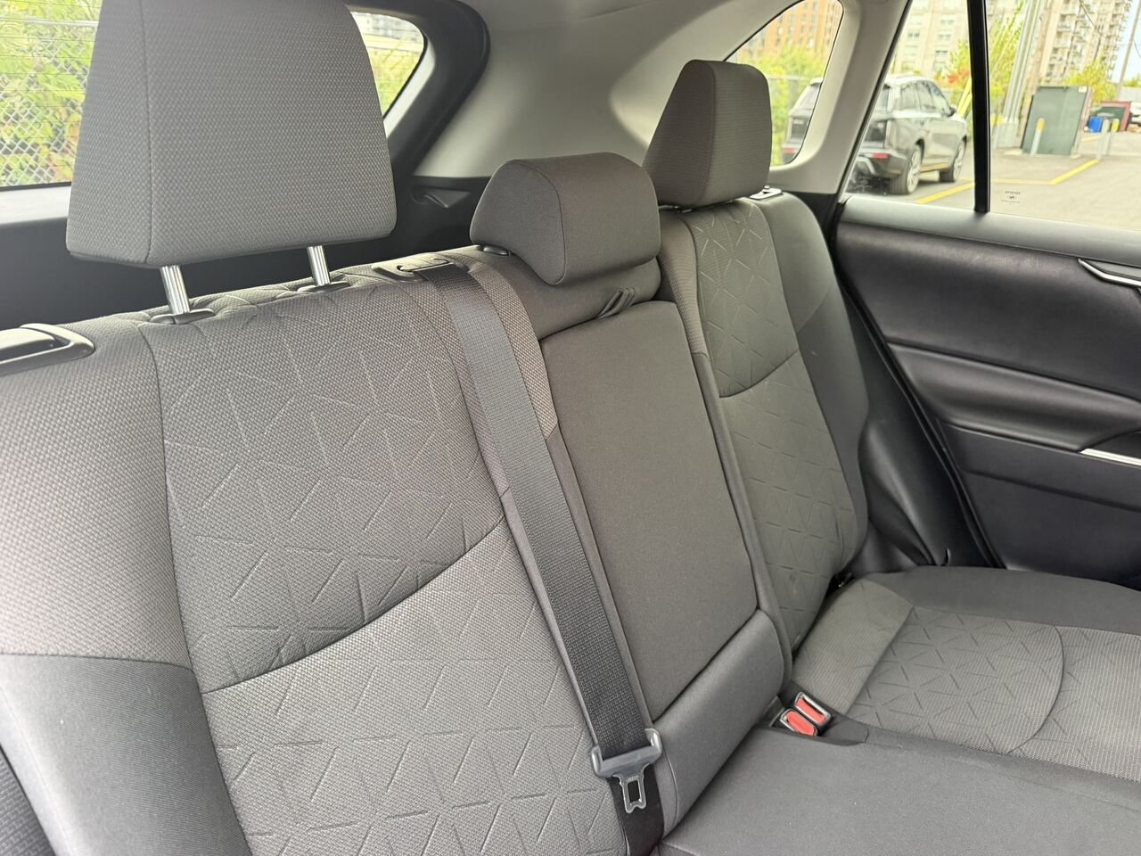 Toyota RAV4 LE 2019 Blanc Laval - photo #14