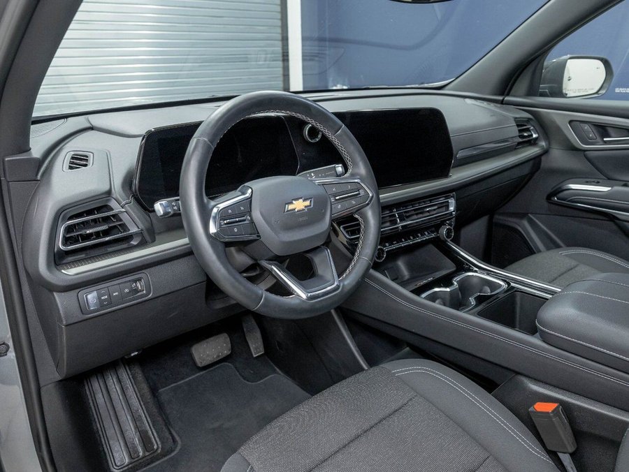 Chevrolet Traverse LT AWD *TOIT* SIÈGES CHAUFF REG ADAPT CARPLAY WIFI 2026 Gris