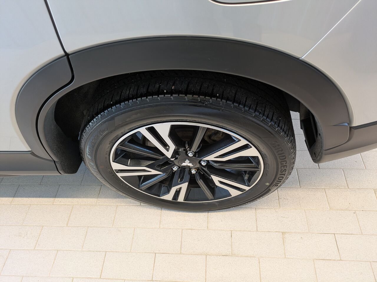 2024 Mitsubishi Eclipse Cross Silver Gatineau - photo #4
