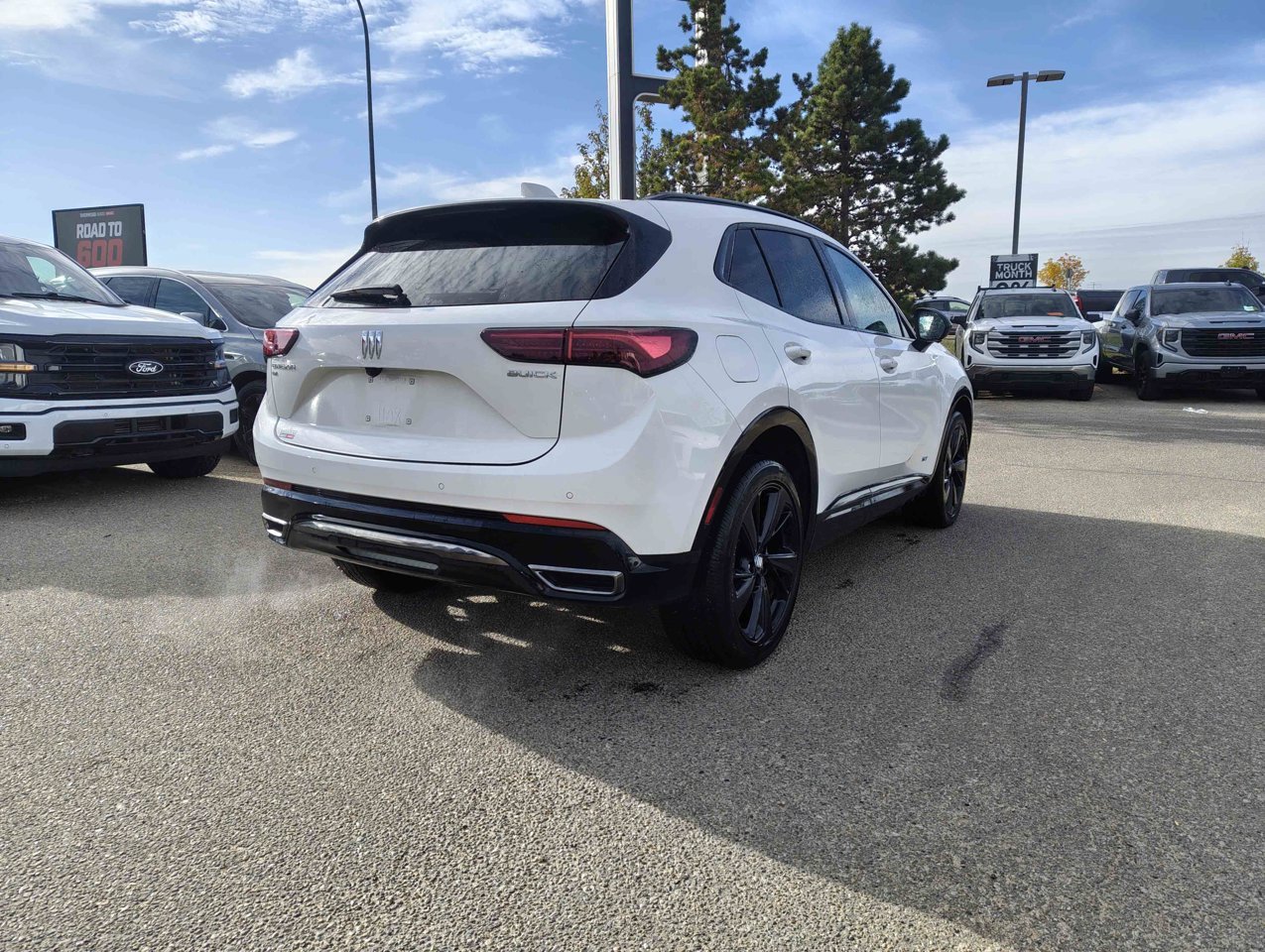 2024 Buick Envision AWD 4dr Sport Touring White Sherwood Park - photo #4