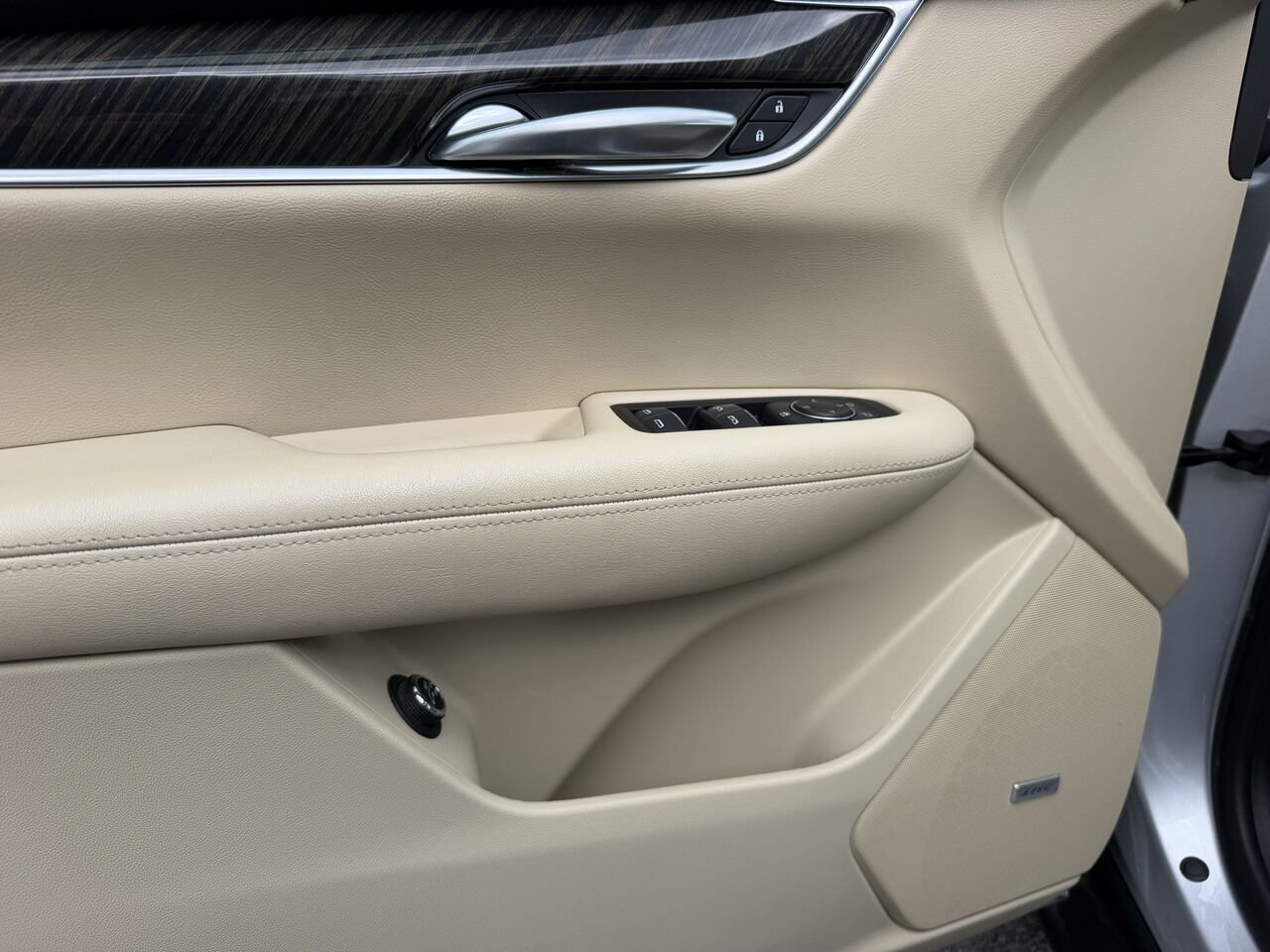 2019 Cadillac XT5 LUXURY AWD V6 3.6L Silver Laval - photo #25