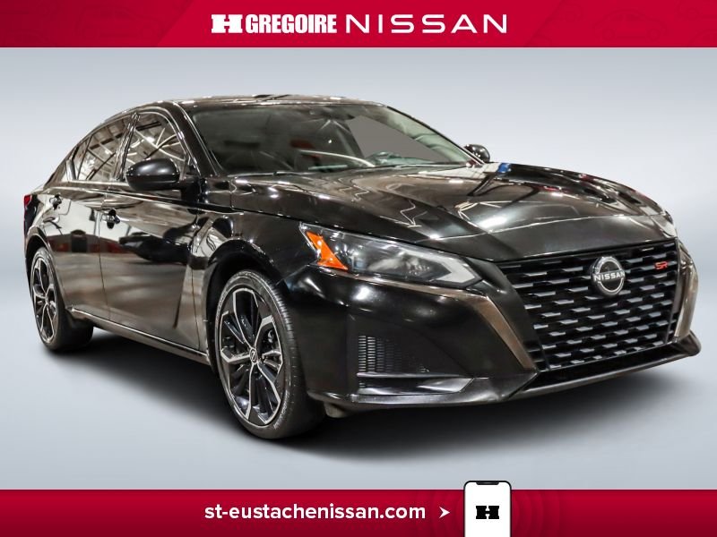 Nissan Altima SR AWD CUIR TOIT OUVRANT SIEGES CHAUFFANT APPLE CARPLAY 2023 Noir