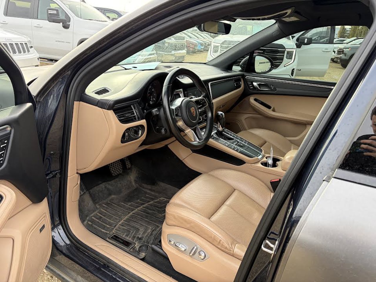2020 Porsche Macan AWD Custom Color Sherwood Park - photo #6