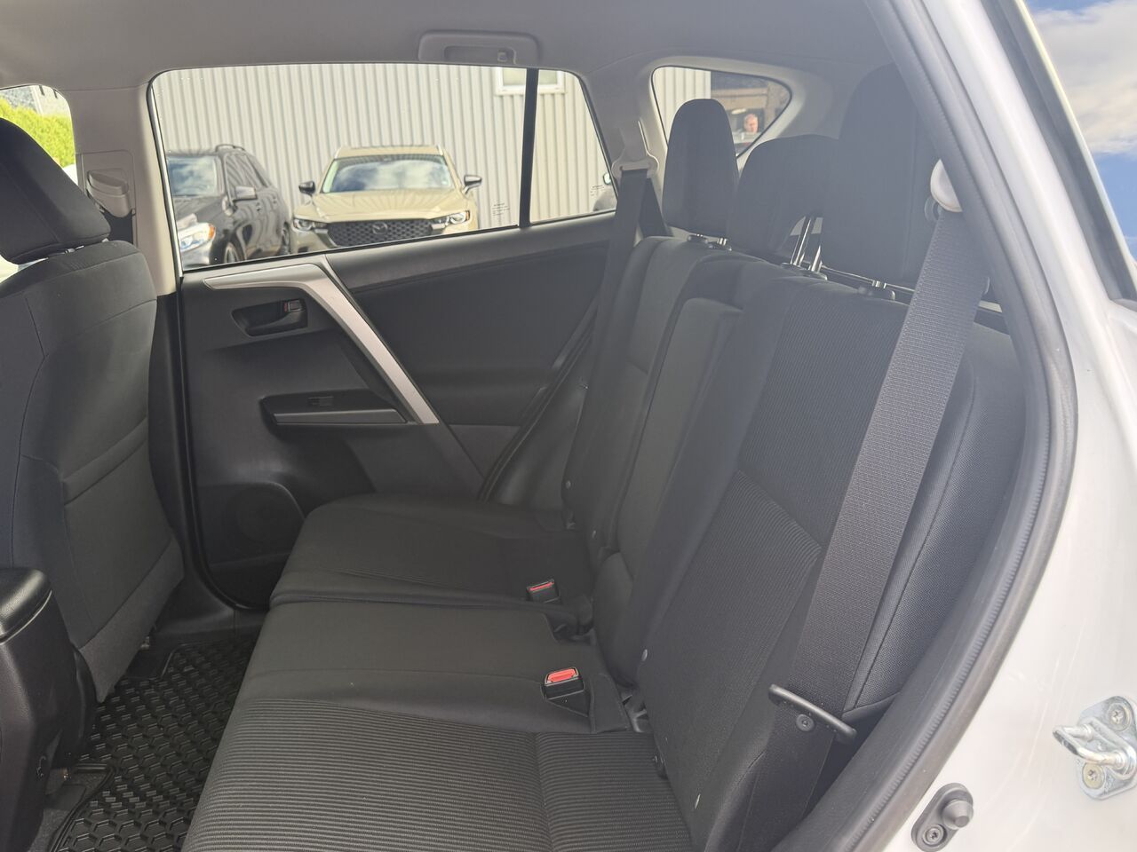 Photo 10 — Toyota RAV4 2018