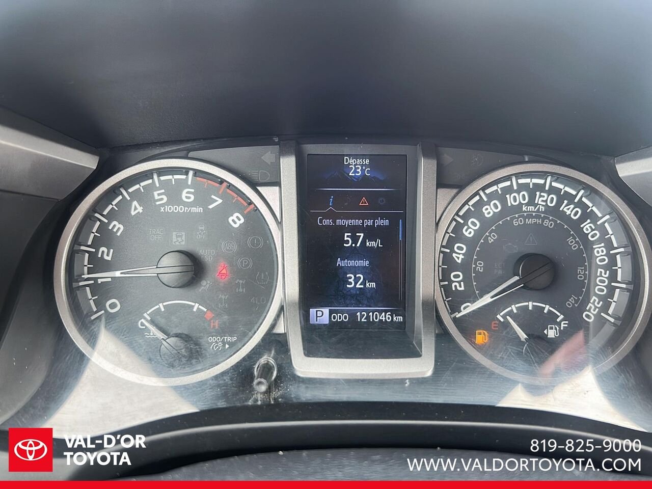 Toyota Tacoma SR5 Double Cab V6 4RM BA 2017 Gris magnétique métallisé Val-d'Or - photo #12
