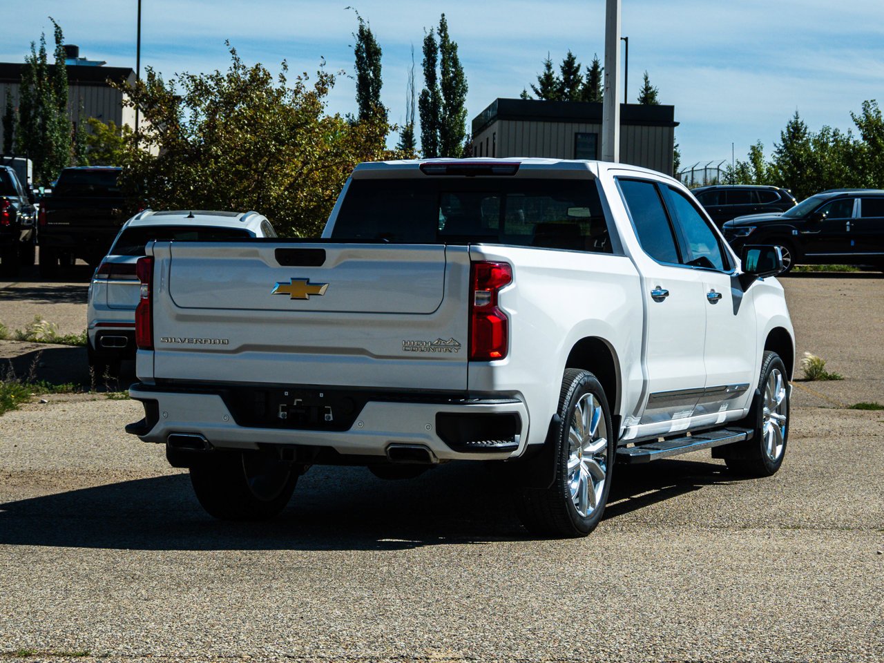 2024 Chevrolet Silverado 1500 4WD Crew Cab 147 High Country White Sherwood Park - photo #13