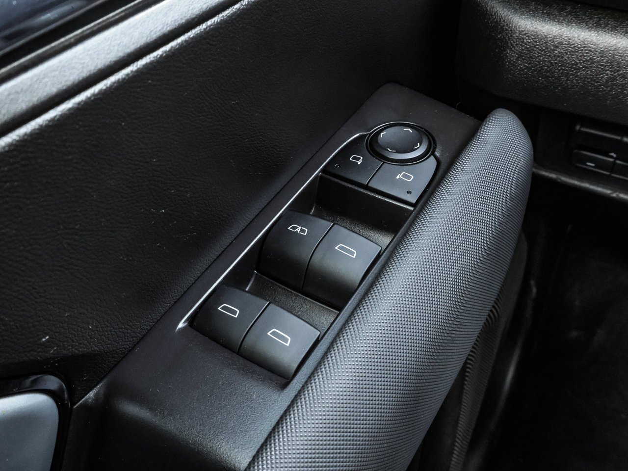 2024 Chevrolet Colorado 4WD Crew Cab Z71 White Sherwood Park - photo #18