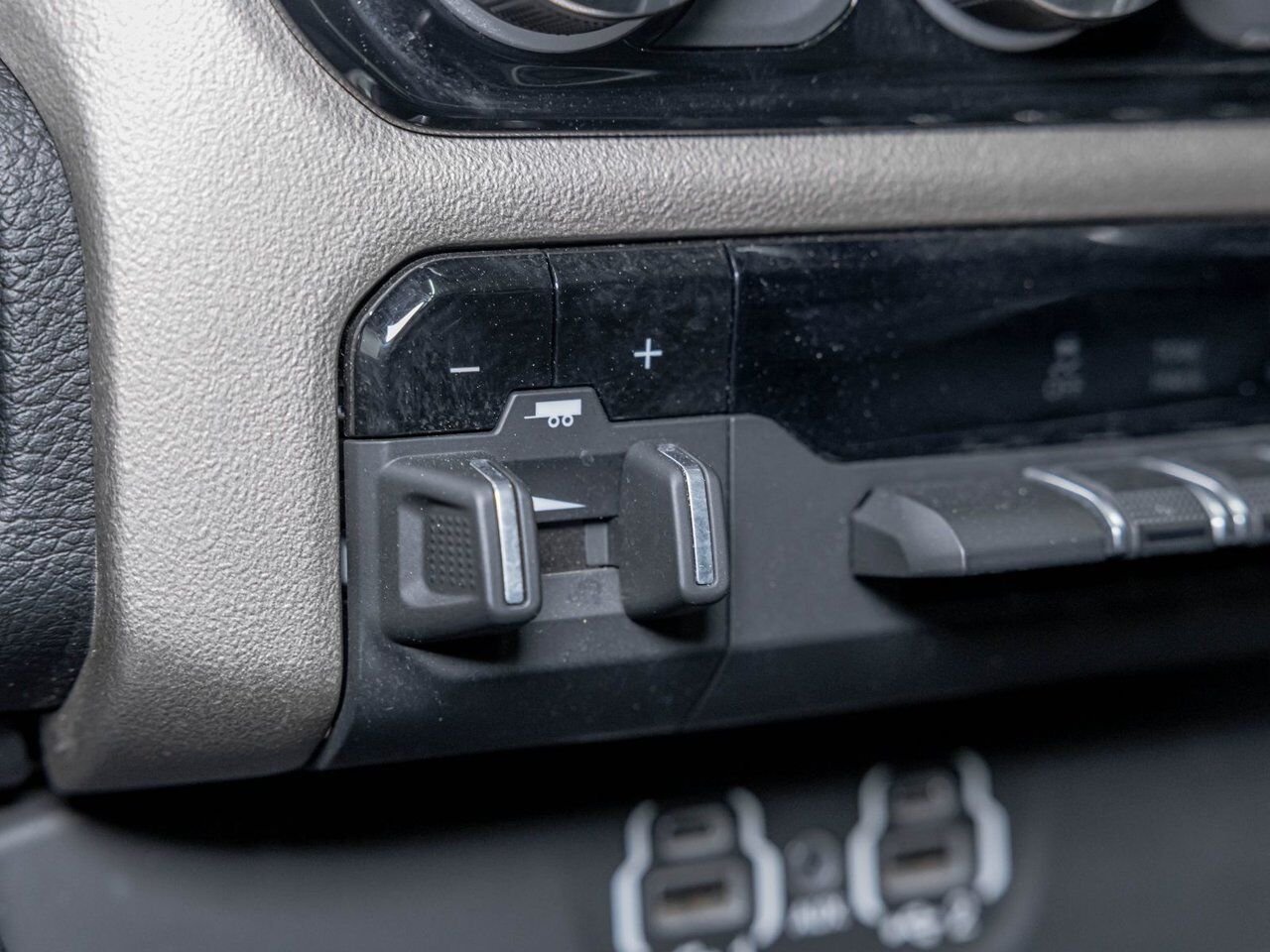 2020 Ram 1500 LARAMIE CREW 4X4 V8 *TOIT* NAV CUIR SIÈGES VENTIL Granite Crystal Saint-Jérôme - photo #22