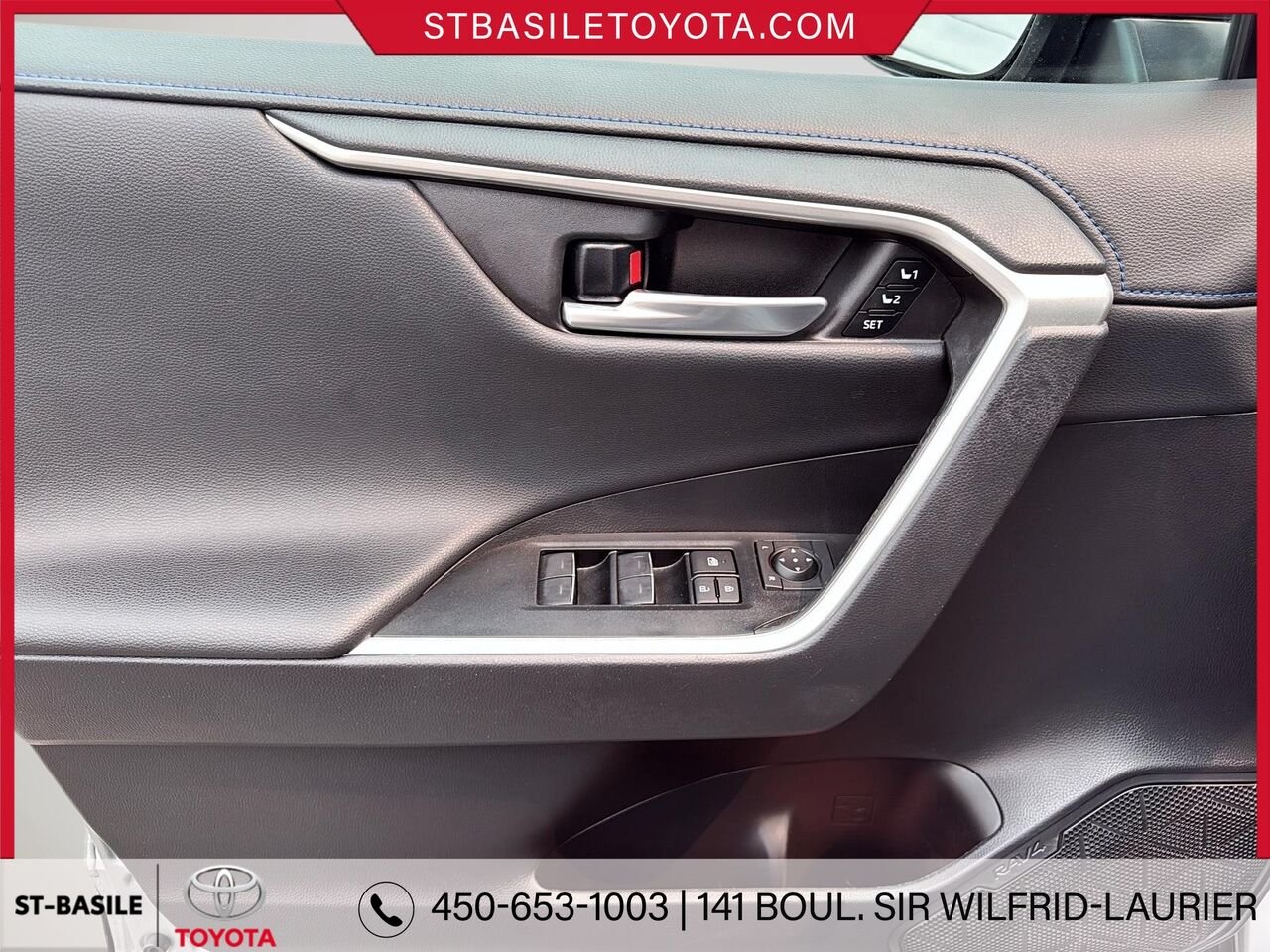 2023 TOYOTA RAV4 Hybrid Silver Sky Metallic with Black Roof Saint-Basile-le-Grand - photo #13
