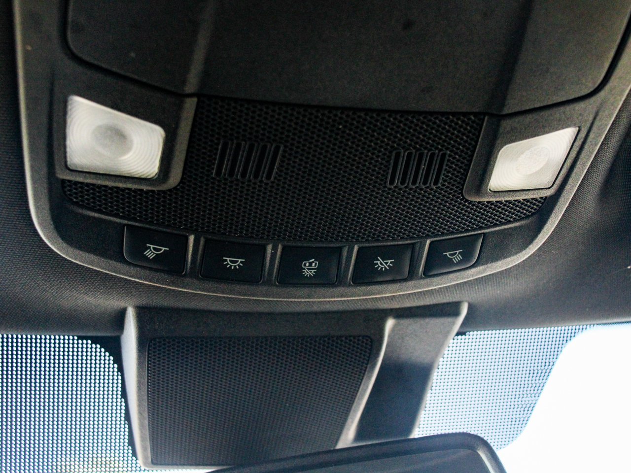 2019 Ford F-150 XLT 4WD SuperCrew 5.5' Box White Sherwood Park - photo #25