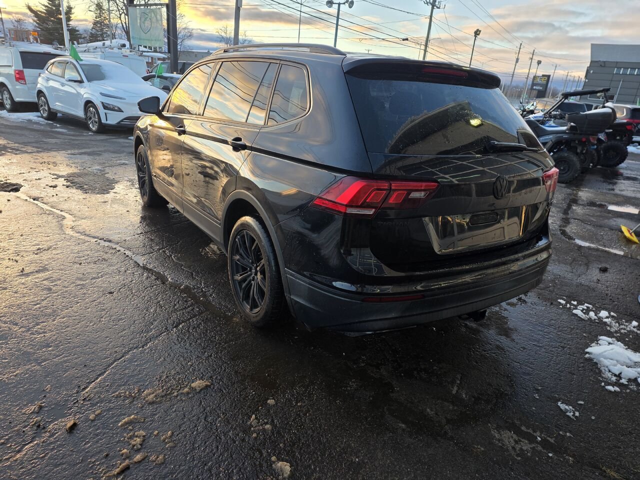 2019 Volkswagen Tiguan Black  - photo #3
