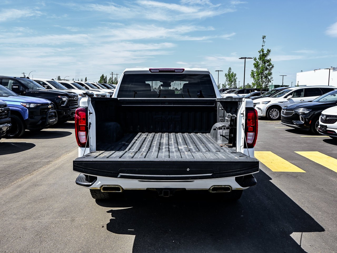 2025 GMC Sierra 1500 4WD Crew Cab 147 Elevation White Sherwood Park - photo #13