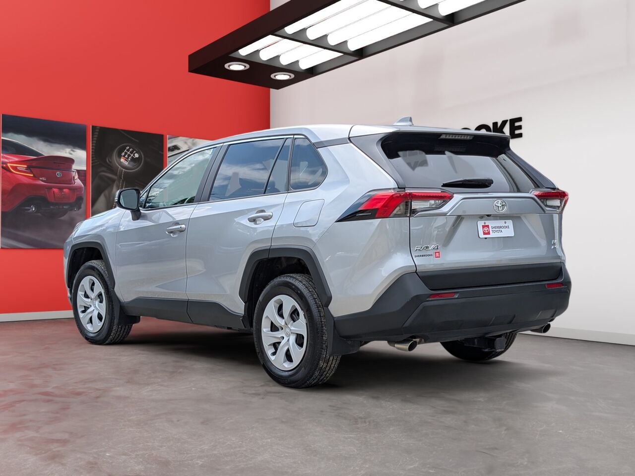 Toyota RAV4 LE/SIÈGES CHAUFFANTS/CAMÉRA DE RECUL/BLUETOOTH/AC/ 2025 Ciel argent métallisé Sherbrooke - photo #4