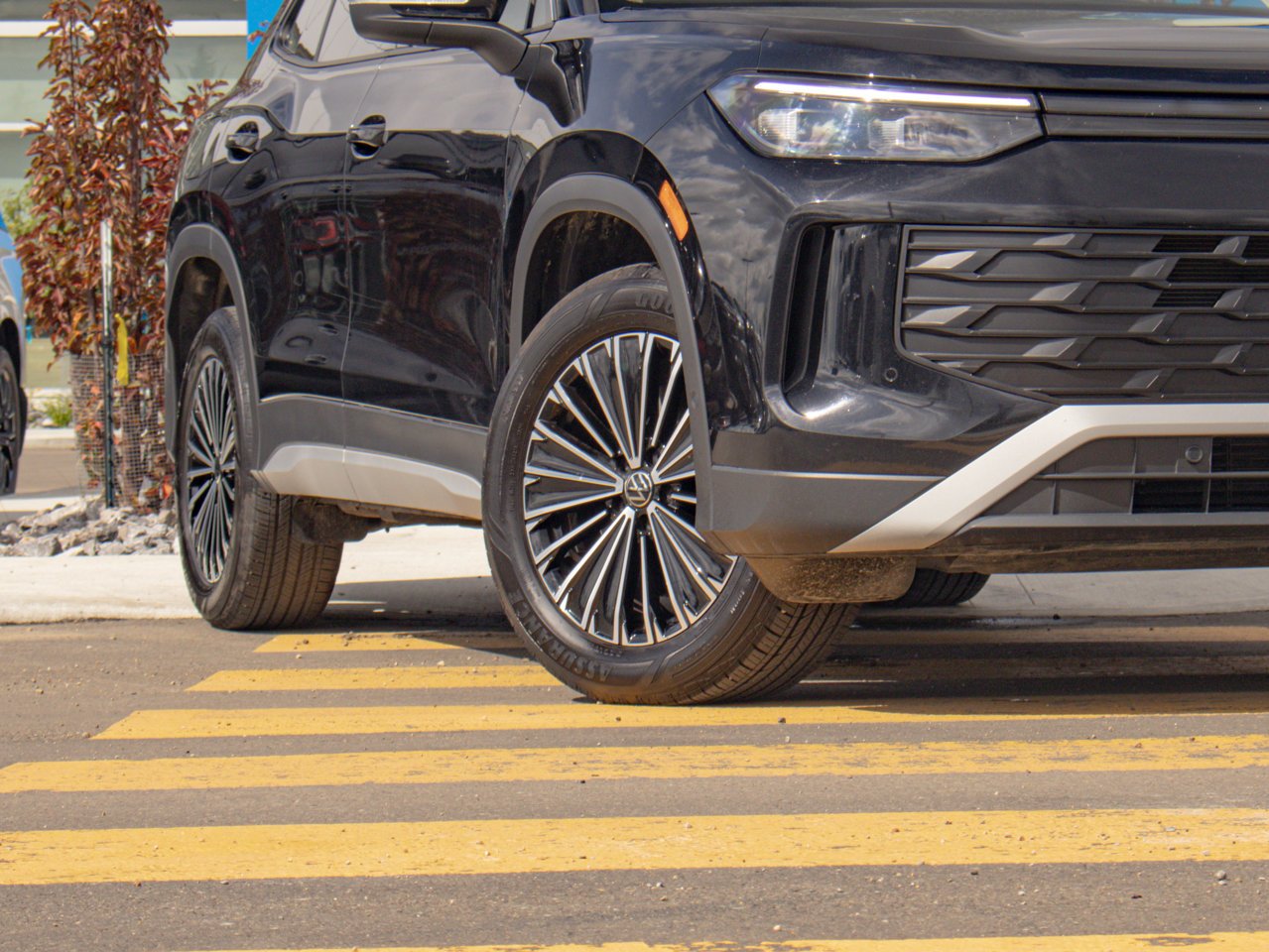 2026 Volkswagen Tiguan Comfortline 4MOTION Black Sherwood Park - photo #5